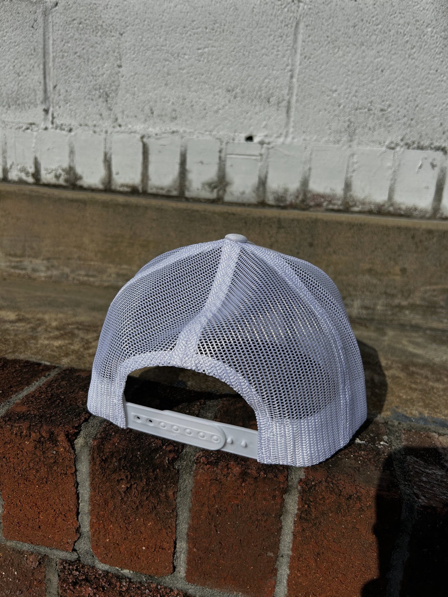 GB Trucker Hat - Black Smiley In White